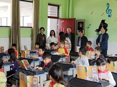 捐贈(zèng)音樂(lè)課堂，補(bǔ)齊素質(zhì)教育短板